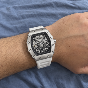 手首に着けたDexel Chrono White